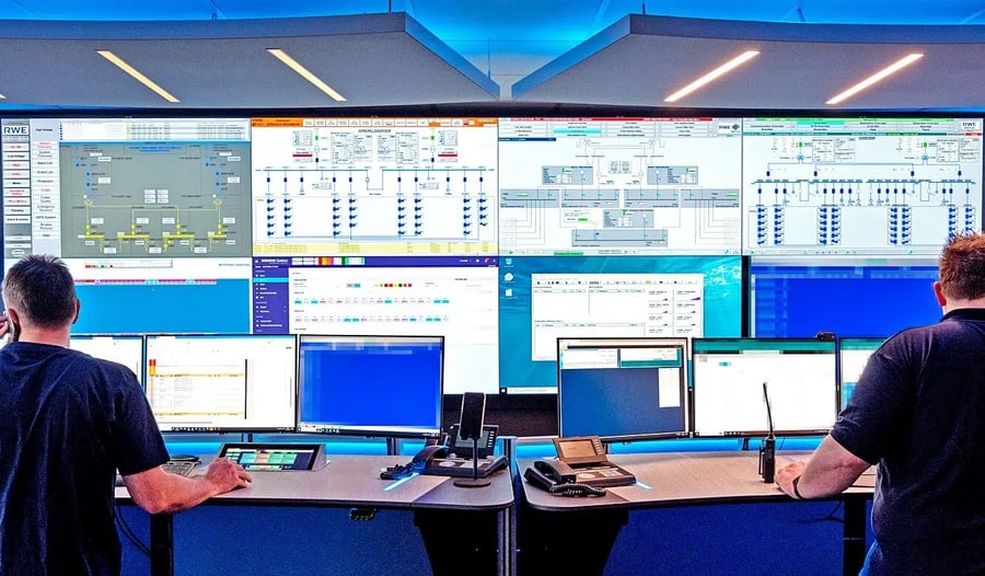 RWE-Leitwarte auf Helgoland mit integrierter Visualisierungs- und Arbeitsplatztechnik